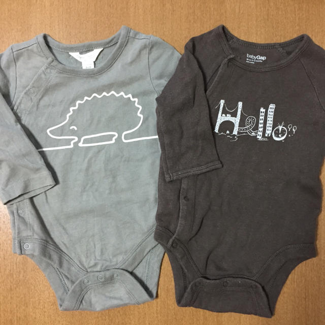 babyGAP(ベビーギャップ)のGAP H&M ロンパース4枚セット 60size キッズ/ベビー/マタニティのベビー服(~85cm)(ロンパース)の商品写真