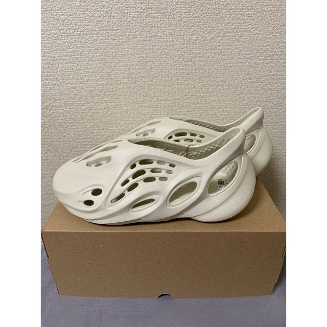 adidas(アディダス)のadidas YEEZY Foam Runner Sand  メンズの靴/シューズ(スニーカー)の商品写真