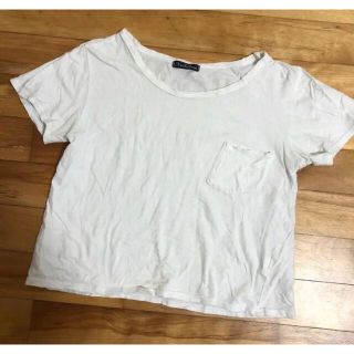 エイチアンドエム(H&M)のホワイト　白　ポケット付き　ショート丈　Tシャツ　半袖トップス　シンプル　ラフ(Tシャツ(半袖/袖なし))