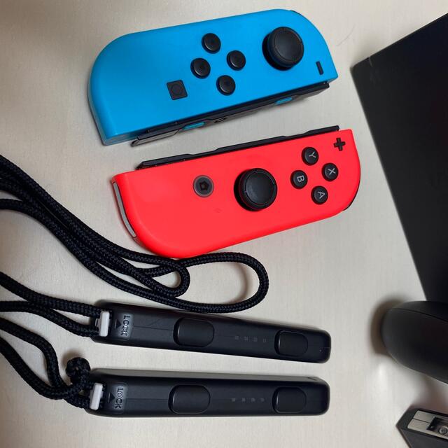 Nintendo Switch(ニンテンドースイッチ)の【純正品】任天堂Switch 一式セット 【箱無し】 エンタメ/ホビーのゲームソフト/ゲーム機本体(家庭用ゲーム機本体)の商品写真