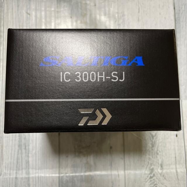 DAIWA(ダイワ)のベイトリール ソルティガIC 300H-SJ 2021年モデル (右巻) スポーツ/アウトドアのフィッシング(リール)の商品写真