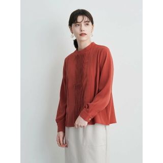 イェッカヴェッカ(YECCA VECCA)の【レッド】ピンタックスタンドカラーブラウス(シャツ/ブラウス(長袖/七分))