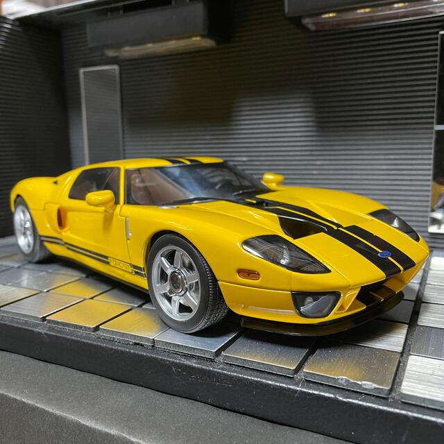 未展示品オートアート1/18フォードGT 2004 イエロー/ブラック 未展示品オートアート1/18フォードGT 2004 イエロー/ブラック