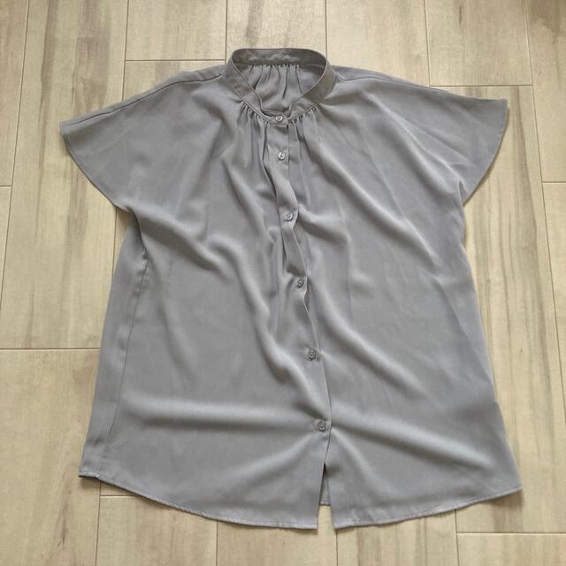 GU(ジーユー)のGU レディース S ブラウス 灰色 レディースのトップス(シャツ/ブラウス(半袖/袖なし))の商品写真
