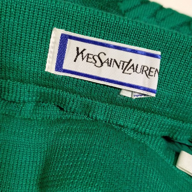 Saint Laurent(サンローラン)のイヴサンローラン　ロゴ　ニットスカート　ビンテージ　グリーン　セットアップ可能 レディースのスカート(ひざ丈スカート)の商品写真