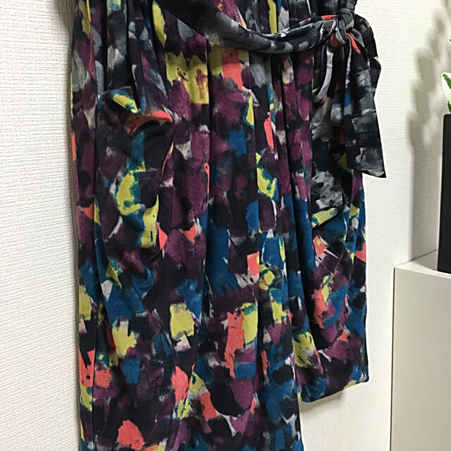 BCBGMAXAZRIA(ビーシービージーマックスアズリア)の【新品タグ付き半額以下❣️】BCBGMAXAZRIAワンピース【M】 レディースのワンピース(ミニワンピース)の商品写真