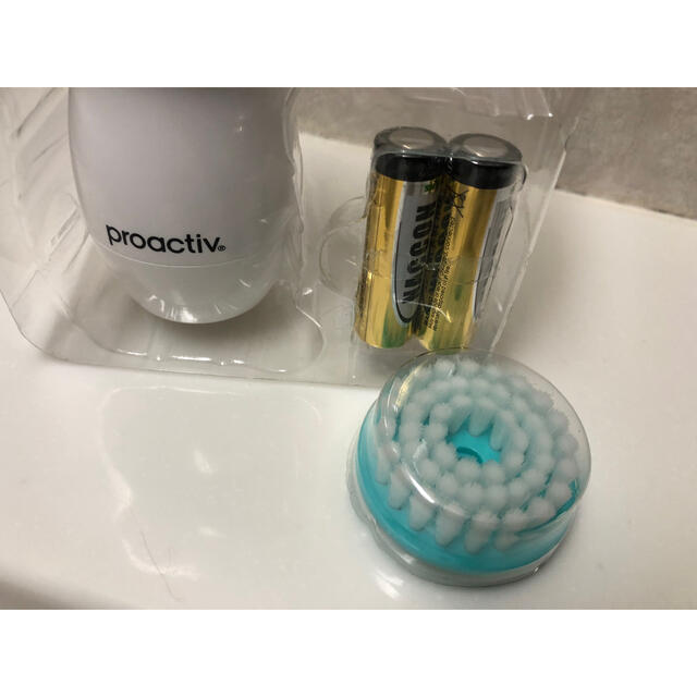 proactiv(プロアクティブ)の【proactive】プロアクティブ×ハローキティ 電動洗顔ブラシ スマホ/家電/カメラの美容/健康(フェイスケア/美顔器)の商品写真