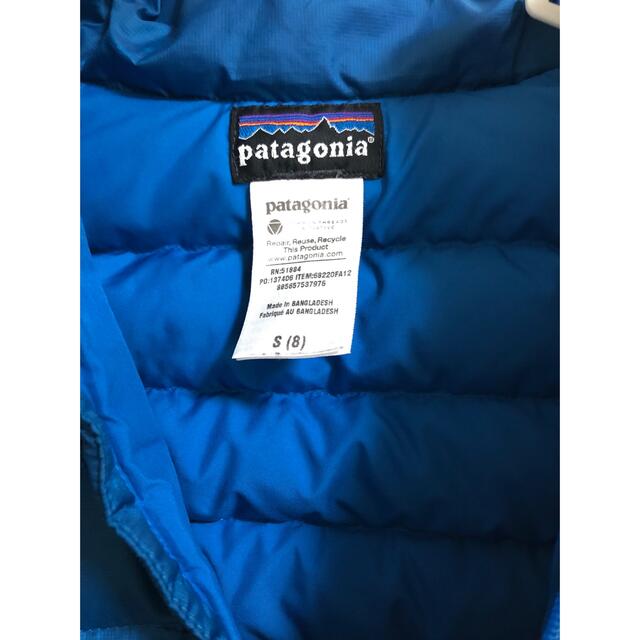 patagonia(パタゴニア)のパタゴニア　ボーイズ　ダウン　ベスト　S 130くらい キッズ/ベビー/マタニティのキッズ服男の子用(90cm~)(ジャケット/上着)の商品写真
