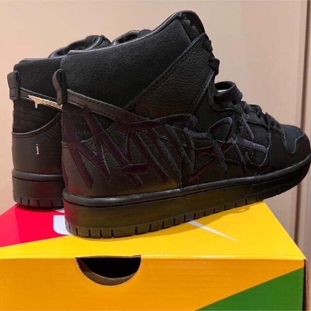 NIKE(ナイキ)のFaust × Nike SB Dunk High 黒金 メンズの靴/シューズ(スニーカー)の商品写真