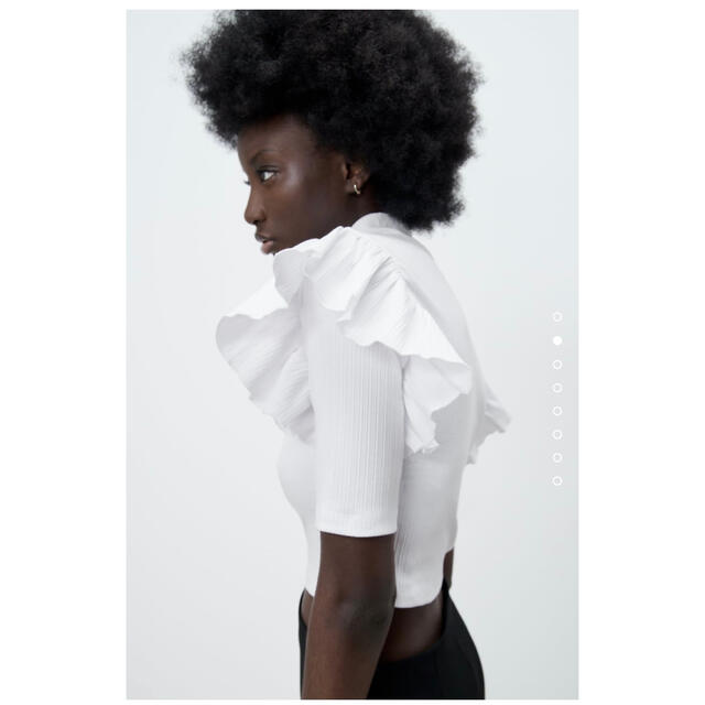 ZARA - ザラ フリル付きリブ編みTシャツ ホワイト Mの通販 by ZARA - ザラ フリル付きリブ編みTシャツ ホワイト Mの通販 by