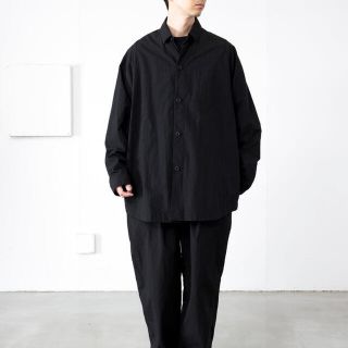 コモリ(COMOLI)のTeatora CARTRIDGE SHIRT packable black(シャツ)