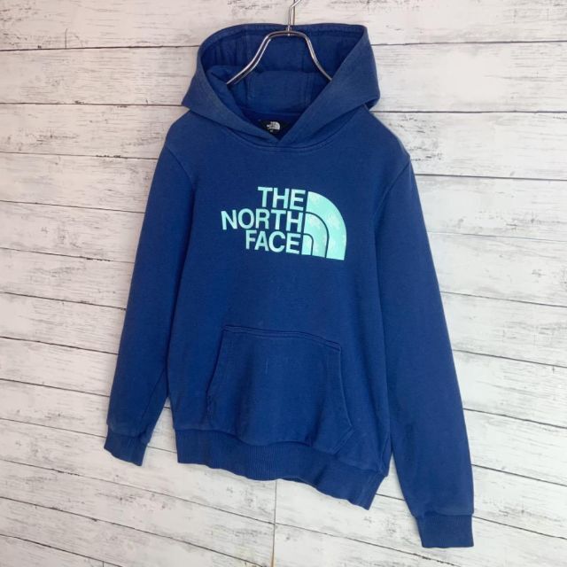 THE NORTH FACE(ザノースフェイス)の【人気デザイン】ノースフェイス ビッグロゴプリント入りパーカー レディースのトップス(パーカー)の商品写真