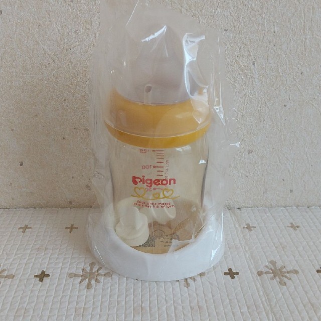 超美品!!Pigeon/電動さく乳器/哺乳瓶2本おまけ付き キッズ/ベビー/マタニティの授乳/お食事用品(哺乳ビン)の商品写真