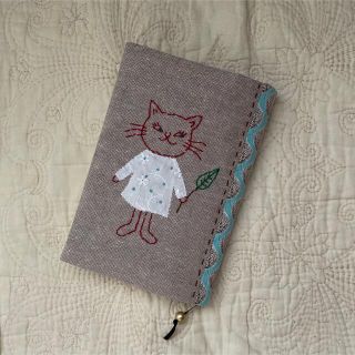 ブックカバー　ハンドメイド　文庫本サイズ  ベージュ&ブルー　ネコちゃん(ブックカバー)