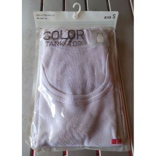 ユニクロ(UNIQLO)の送料込 ユニクロ タンクトップ 日本 S サイズ Tシャツ 色 ホワイト(Tシャツ/カットソー(半袖/袖なし))