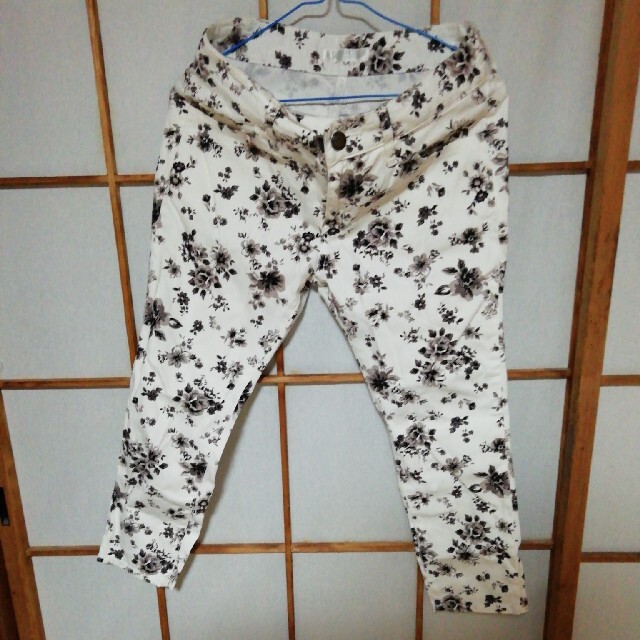 七分丈パンツ　女性用 レディースのパンツ(カジュアルパンツ)の商品写真