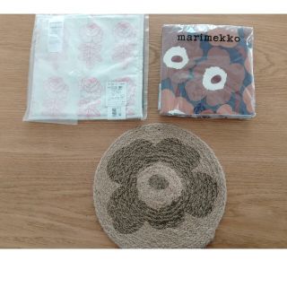 マリメッコ(marimekko)のまゆミーン様専用ページmarimekko マット ポットホルダー ナプキン 3点(テーブル用品)