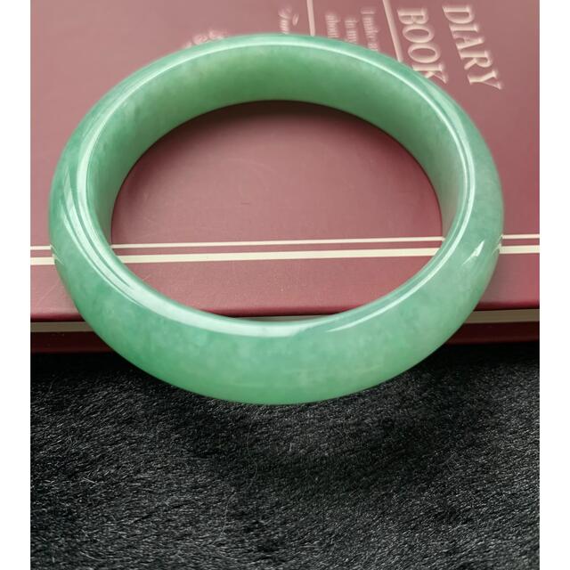 によって 本翡翠バングル 満緑 ミャンマー産貴重 翡翠ヒスイの があります