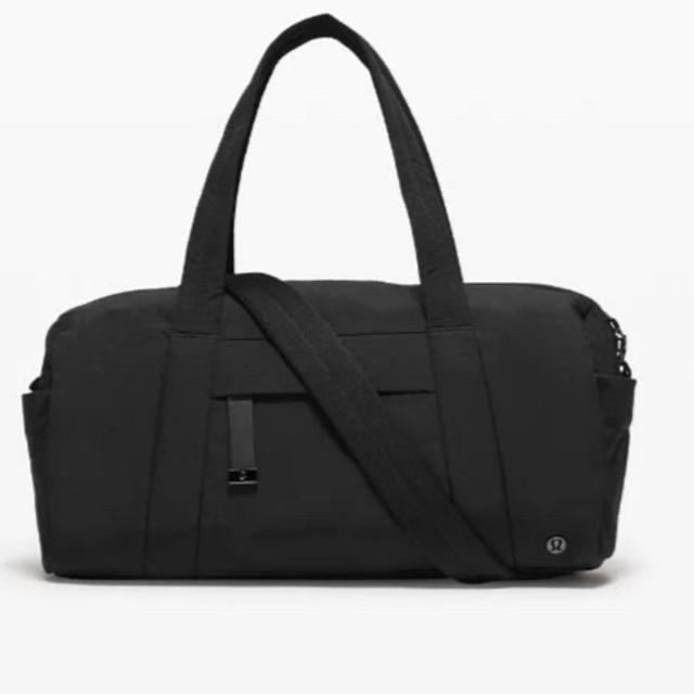 lululemon(ルルレモン)の☆未使用☆ ルルレモン　On my level barrel bag レディースのバッグ(トートバッグ)の商品写真