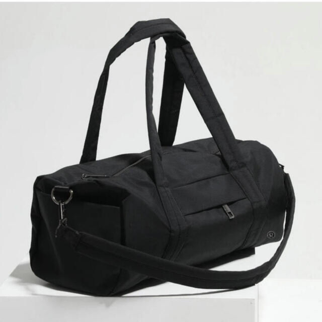 lululemon(ルルレモン)の☆未使用☆ ルルレモン　On my level barrel bag レディースのバッグ(トートバッグ)の商品写真