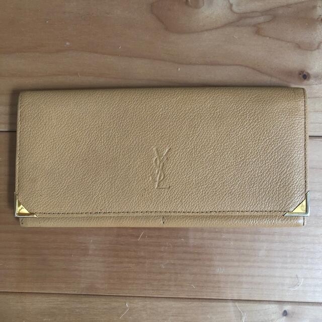 Yves Saint Laurent Beaute(イヴサンローランボーテ)のイブサンローラン　長財布　ベージュ レディースのファッション小物(財布)の商品写真