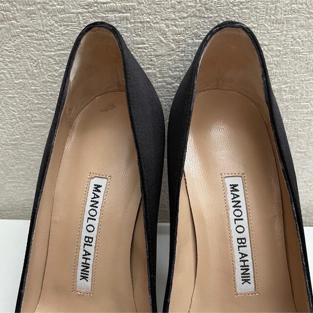 MANOLO BLAHNIK(マノロブラニク)の【MANOLO BLAHNIK】マノロブラニクハンギシ サテンパンプス レディースの靴/シューズ(ハイヒール/パンプス)の商品写真