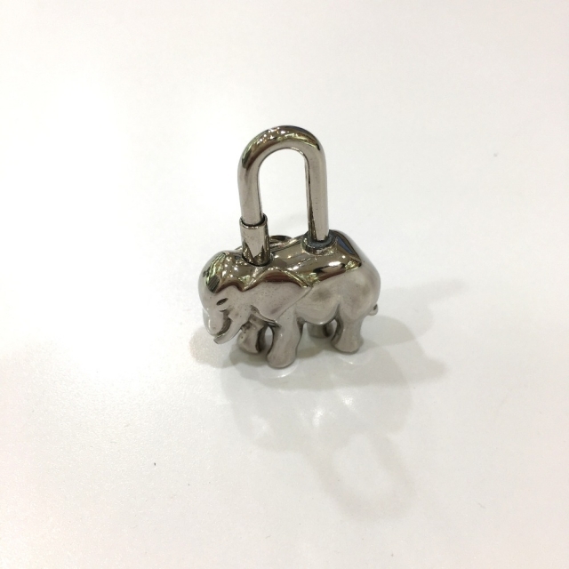 エルメス HERMES カデナ キーホルダー チャーム 真鍮 シルバー