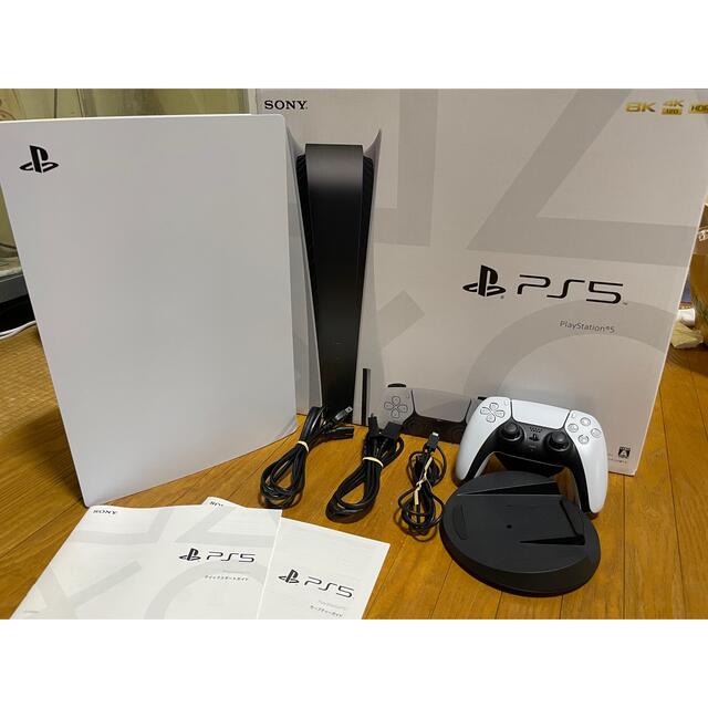 PlayStation(プレイステーション)のps5 本体 CFI-1000A01  中古　ソフト3本　おまけ付き エンタメ/ホビーのゲームソフト/ゲーム機本体(家庭用ゲーム機本体)の商品写真