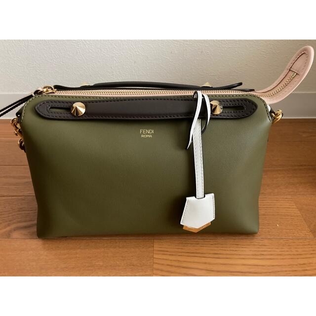 品質保証新品 FENDI - 新品 フェンディ バイザウェイ オフホワイト