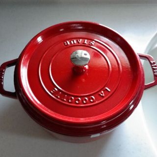 ストウブ(STAUB)の【専用】ストウブ ピコ・ココットラウンド26cm チェリー(鍋/フライパン)