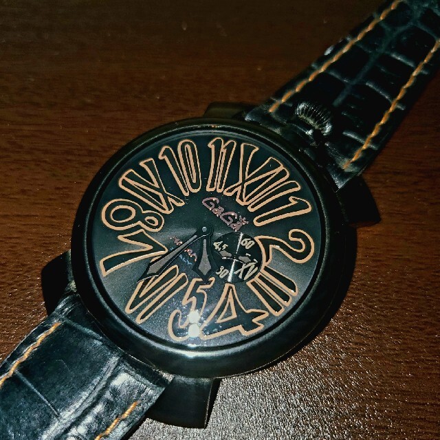 正規品　品質良【ガガミラノ】マニュアーレ46 黒文字盤  QZ メンズ腕時計