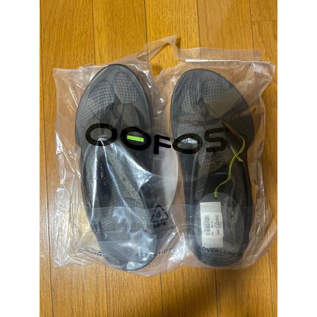 【新品】黒　ウーフォス OOFOS リカバリーサンダル　23cm レディースの靴/シューズ(ビーチサンダル)の商品写真