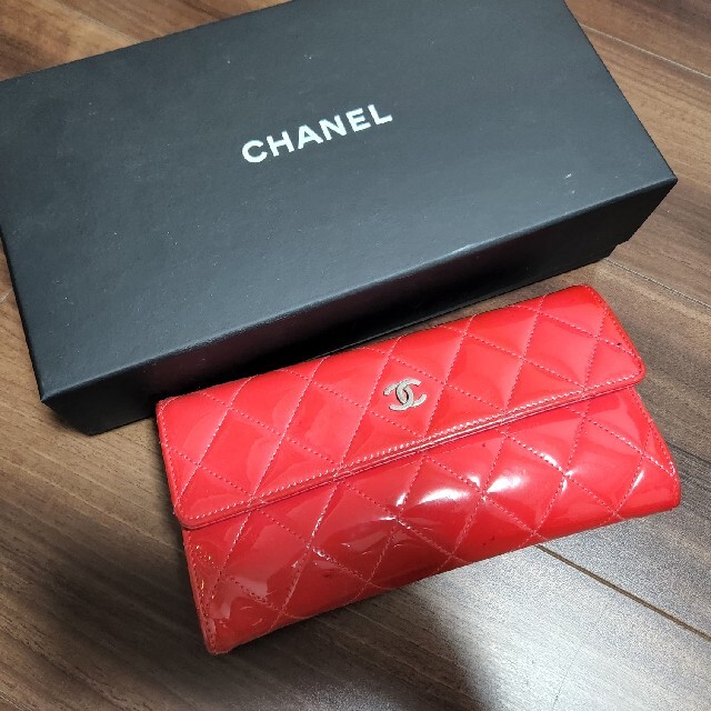 CHANEL(シャネル)のCHANEL シャネル エナメル 財布  ブーグレー様専用 レディースのファッション小物(財布)の商品写真