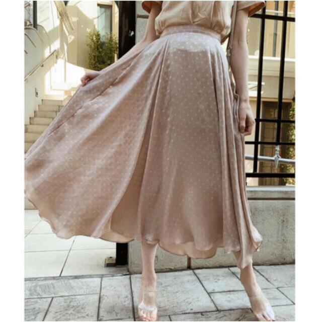 épine(エピヌ)のsatin dot volume skirt beige レディースのスカート(ロングスカート)の商品写真