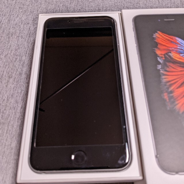 iPhone 6s Plus Space Gray 64 GB SIMフリー スマホ/家電/カメラのスマートフォン/携帯電話(スマートフォン本体)の商品写真