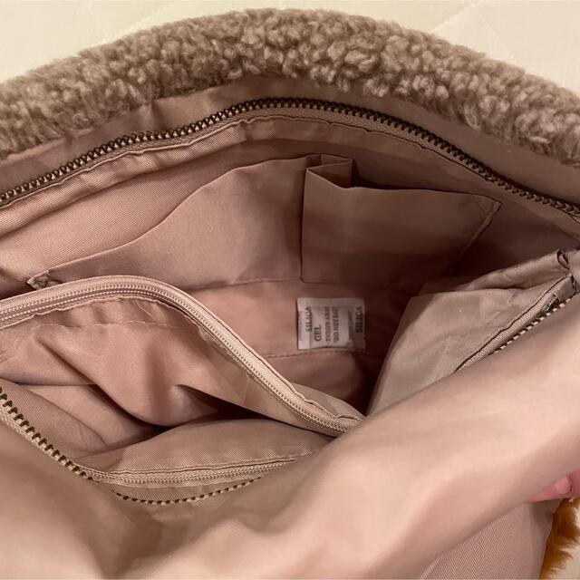 ROSE BUD(ローズバッド)の【美品】ROSEBUD ファー素材クラッチバッグ レディースのバッグ(クラッチバッグ)の商品写真