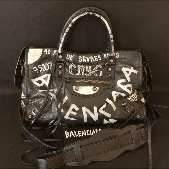 Balenciaga(バレンシアガ)のバレンシアガ　クラシック　シティ　グラフィティ　レア　限定　美品　斜めがけ可能 レディースのバッグ(ショルダーバッグ)の商品写真