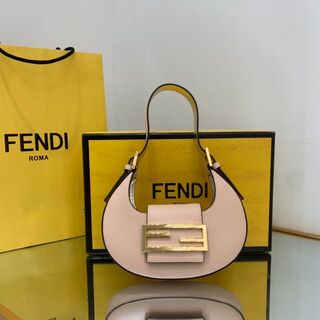 フェンディ ミニバッグの通販 600点以上 | FENDIを買うならラクマ