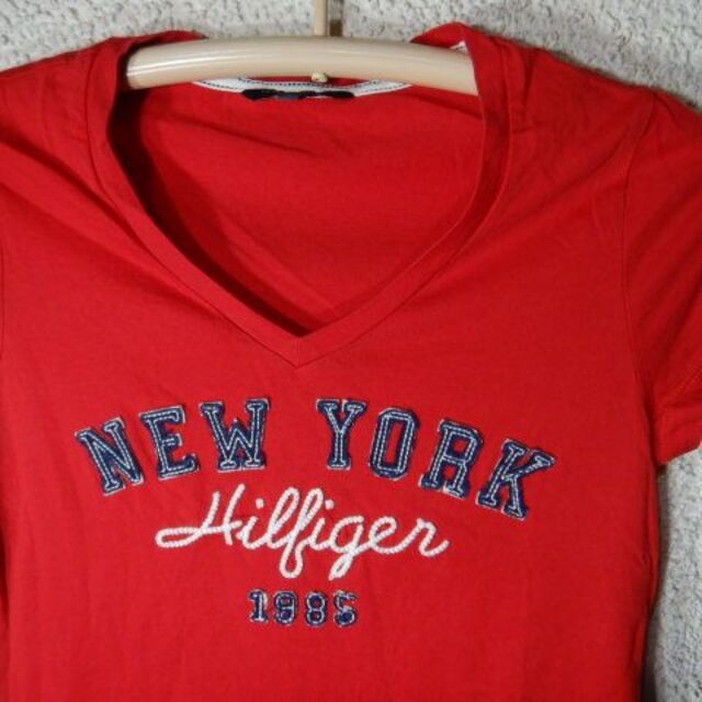 TOMMY HILFIGER(トミーヒルフィガー)の8002　トミー　ヒルフィガー　レディース　半袖　vネック　tシャツ レディースのトップス(Tシャツ(半袖/袖なし))の商品写真