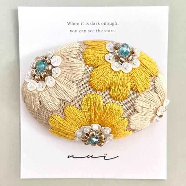 モロッカン風 お花の刺繍ブローチ 刺繍ビーズ リネン生地