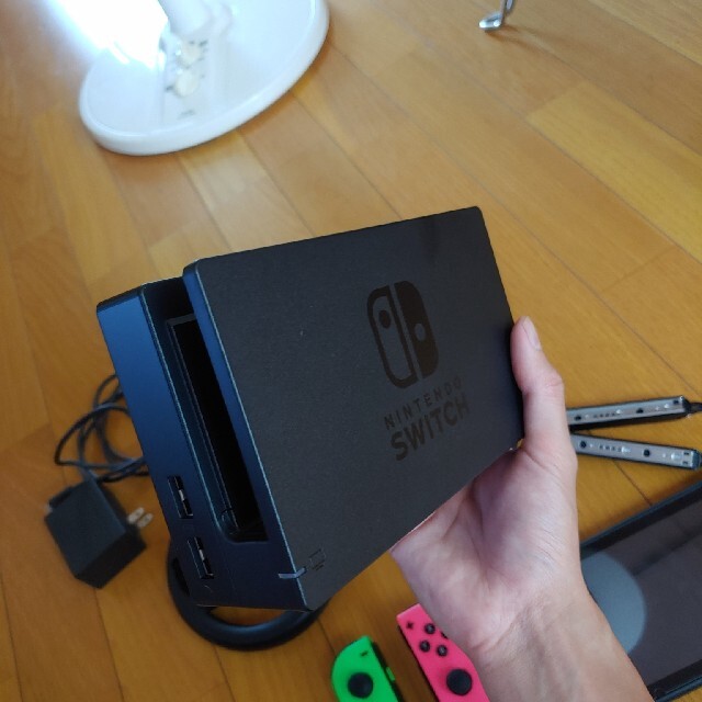 Nintendo Switch(ニンテンドースイッチ)のNintendo Switch 美品 エンタメ/ホビーのゲームソフト/ゲーム機本体(家庭用ゲーム機本体)の商品写真