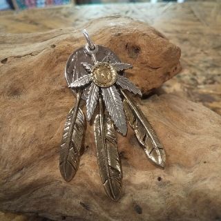 アメリカ硬貨,インディアン,フェザー,ガンジャ,3点吊り,ペンダント,ネックレスの通販 by クロボン's shop|ラクマ アメリカ硬貨,インディアン,フェザー,ガンジャ,3点吊り,ペンダント,ネックレスの通販 by クロボン's shop|ラクマ
