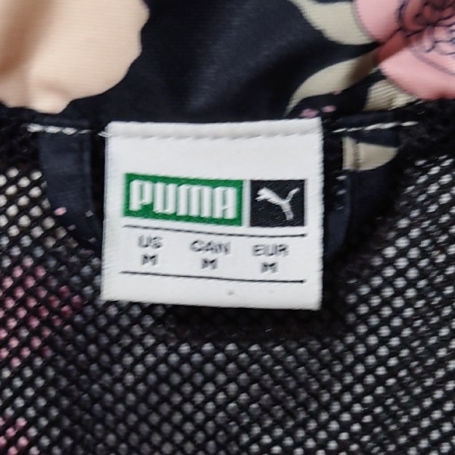 PUMA(プーマ)の【大人気柄！】PUMA★ウーブンジャケット★ジャージ★カーディガン★花柄★黒★M レディースのジャケット/アウター(ナイロンジャケット)の商品写真