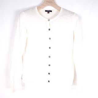 BURBERRY(カーディガン ・ ホワイト/白色系)のフリマアイテム一覧 BURBERRY(カーディガン ・ ホワイト/白色系)のフリマアイテム一覧