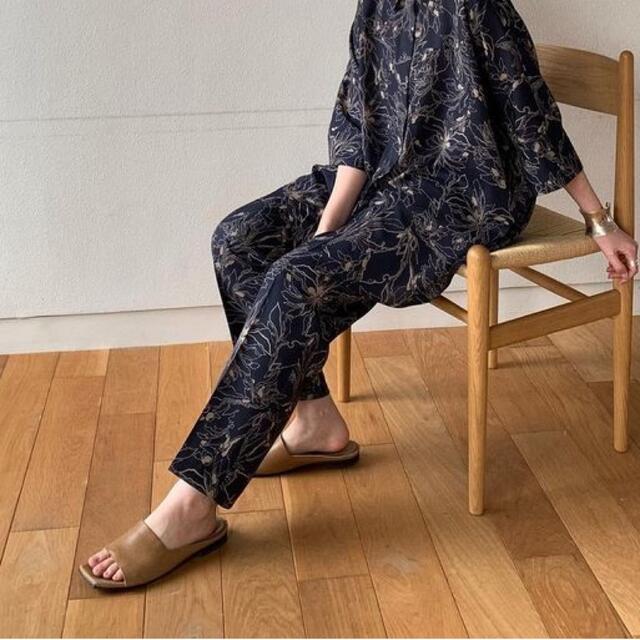 CLANE(クラネ)のCLANE SUQARE FLAT SANDAL ベージュ 37 レディースの靴/シューズ(サンダル)の商品写真