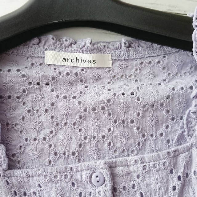 archives(アルシーヴ)の美品！archives☆スクエアカット☆花柄刺繍レースシャツカットソー レディースのトップス(カットソー(半袖/袖なし))の商品写真