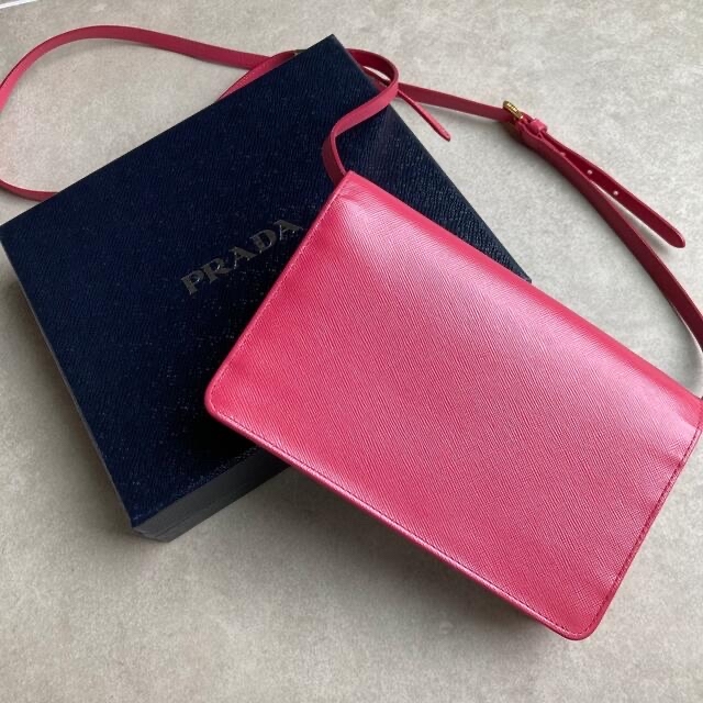 PRADA(プラダ)のmi様専用　　PRADA プラダ　ショルダーウォレット　バッグ　SAFFIANO レディースのバッグ(ショルダーバッグ)の商品写真