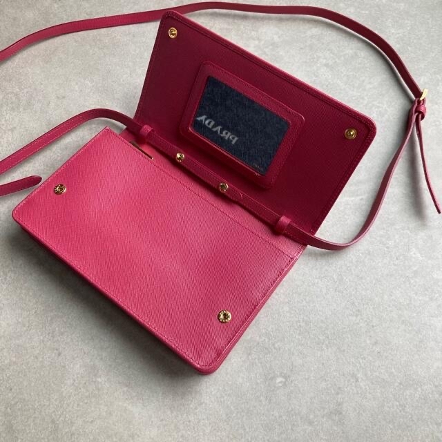 PRADA(プラダ)のmi様専用　　PRADA プラダ　ショルダーウォレット　バッグ　SAFFIANO レディースのバッグ(ショルダーバッグ)の商品写真