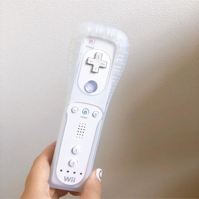 Wii(ウィー)のwii 本体 エンタメ/ホビーのゲームソフト/ゲーム機本体(家庭用ゲーム機本体)の商品写真