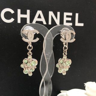 シャネル イヤリング(グリーン・カーキ/緑色系)の通販 75点 | CHANEL ...